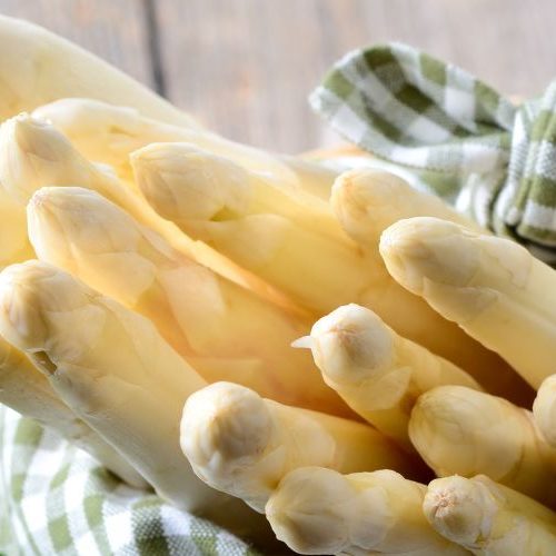 Spargel im Pergament gegart - ein besonderer Genuß