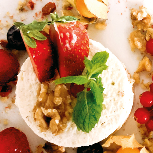 Walnusskuchen mit Williamsbirne & Vanillesahne