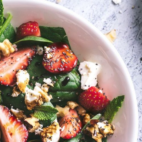 Erdbeeren-Feta-Salat mit Minze