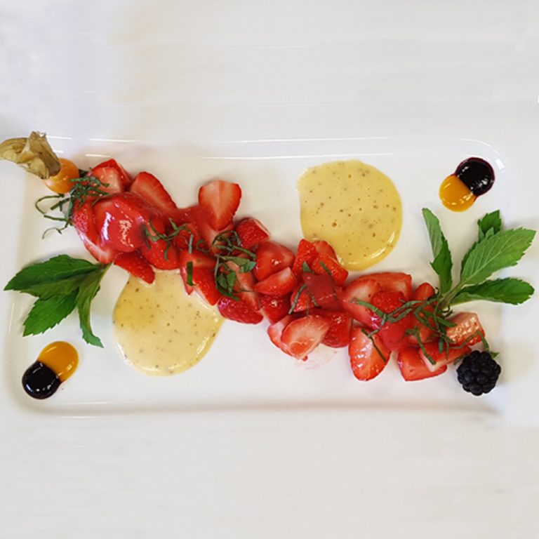 Erdbeeren-an-Senfschaum