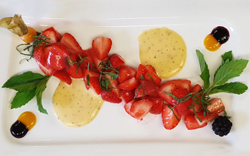 Erdbeeren-an-Senfschaum