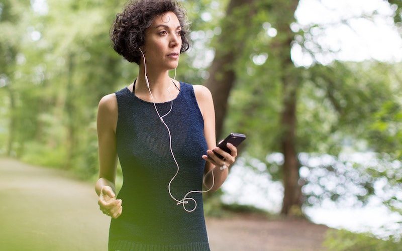 Raus aus dem Stress, rein ins Grüne. Ein Spaziergang hilft wunderbar, um Stress abzubauen.