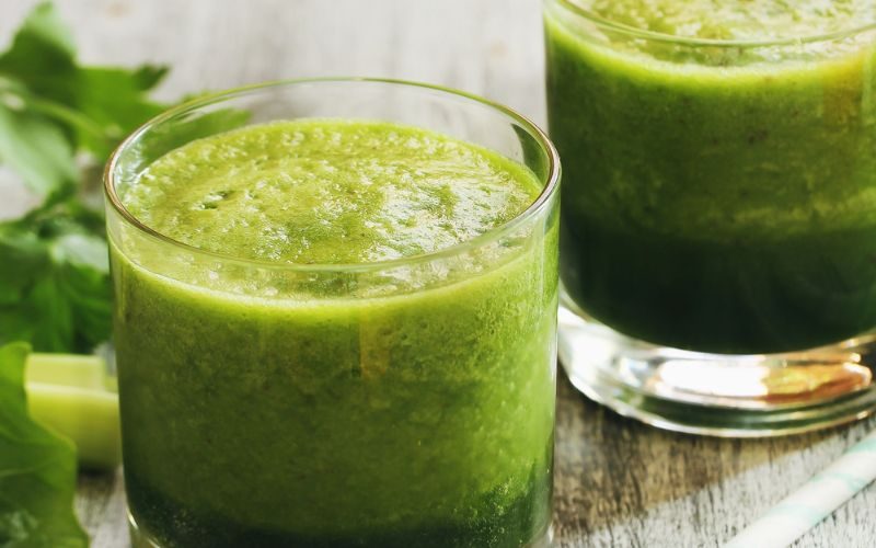 Gruener Smoothie mit Babyspinat