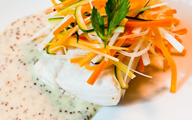 Das pochierte Ostseedorschfilet mit Diion-Senfsauce ist lecker und gar nicht so schwer nachzumachen.