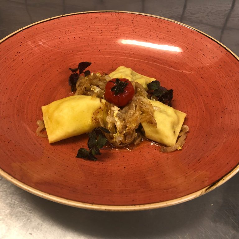 Maultaschen mit Zwiebelsauce