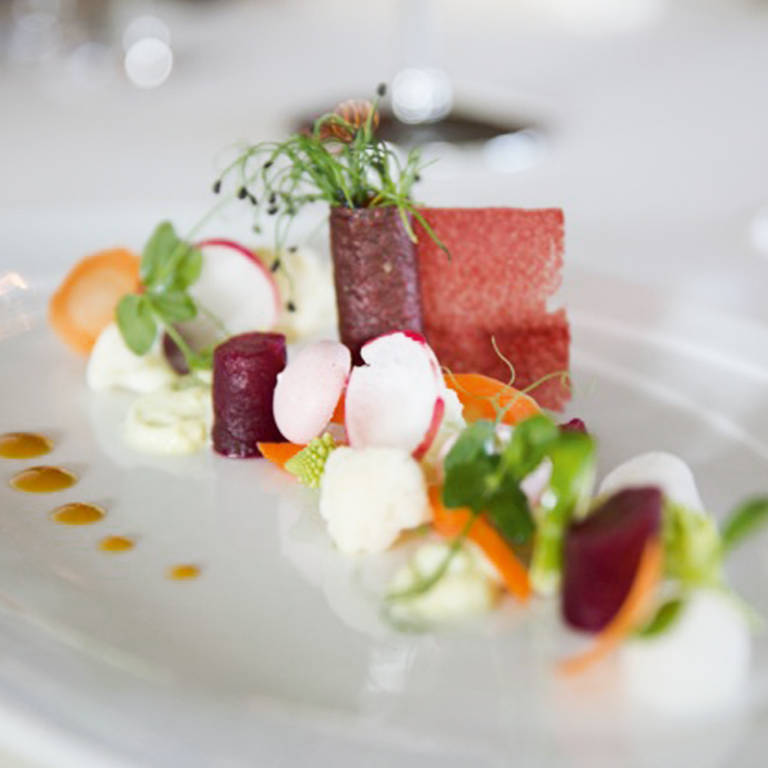 Gemüse auf einer weißen Platte