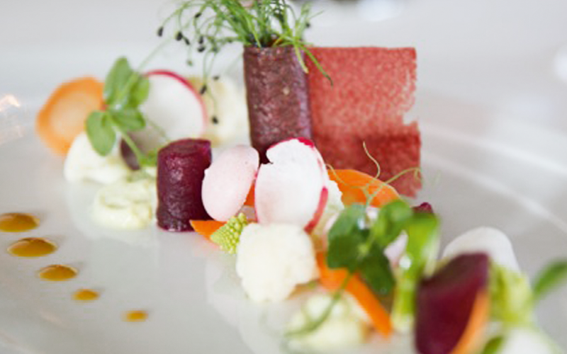 Gemüse auf einer weißen Platte