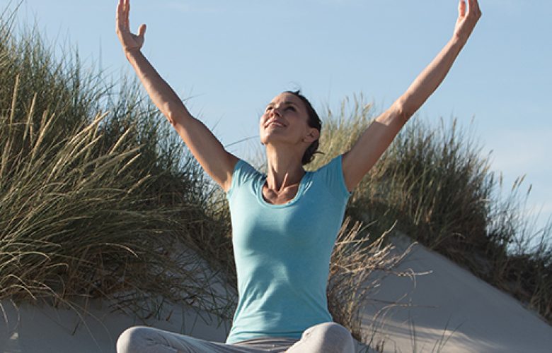 Strand_Sandra_Yogasitz_Arme