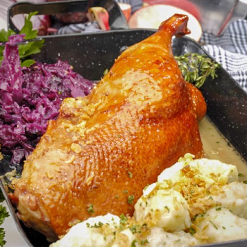 Gans mit Kartoffelknödel & Rotkohl
