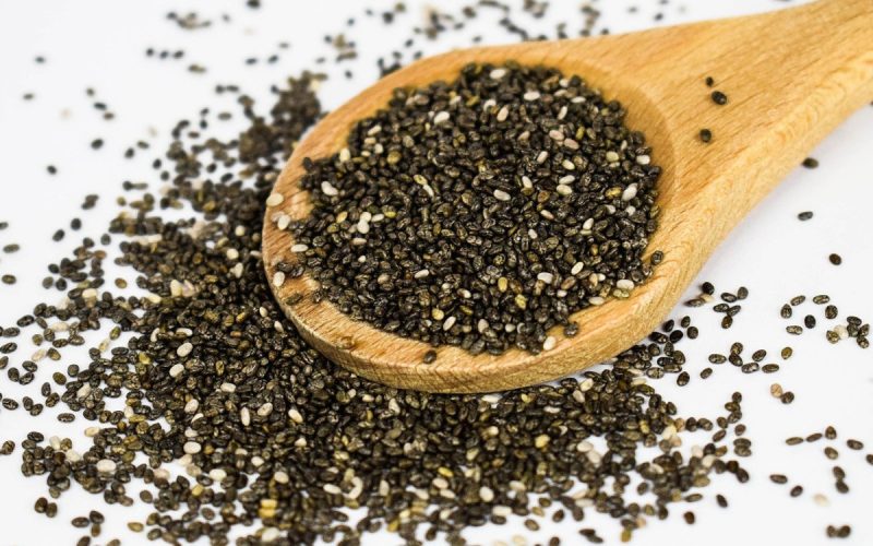 Chiasamen auf einem Kochlöfel