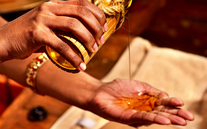 Ayurveda: Bei den Wellness-Hotels & Resorts sind viele unterschiedliche Massagen im Angebot